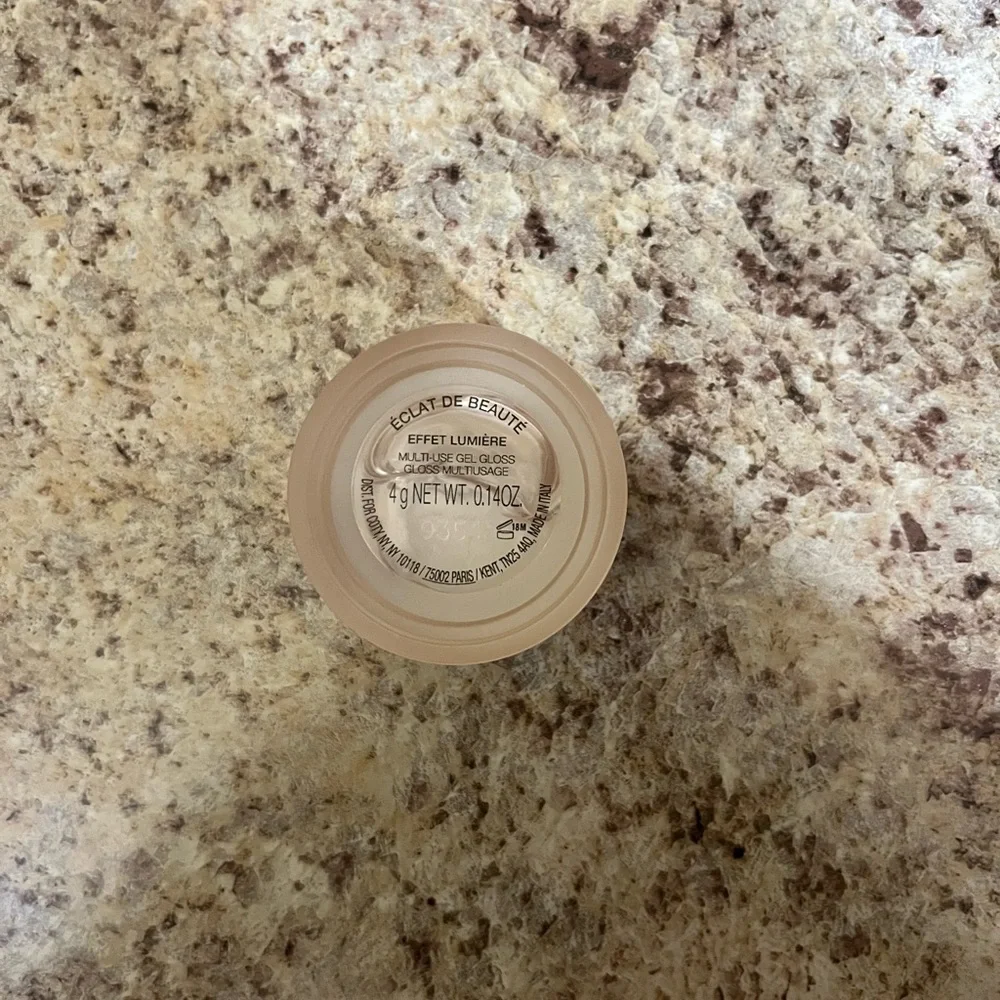 *SOLD* new without Box Gucci Face Gloss - Picture 3 of 3